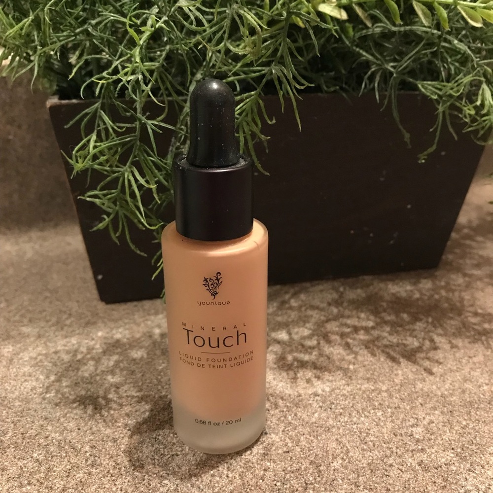 Younique Mineral Touch Liquid Foundation!